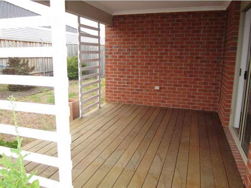 16 Snowdonia Road, Cranbourne North VIC 3977