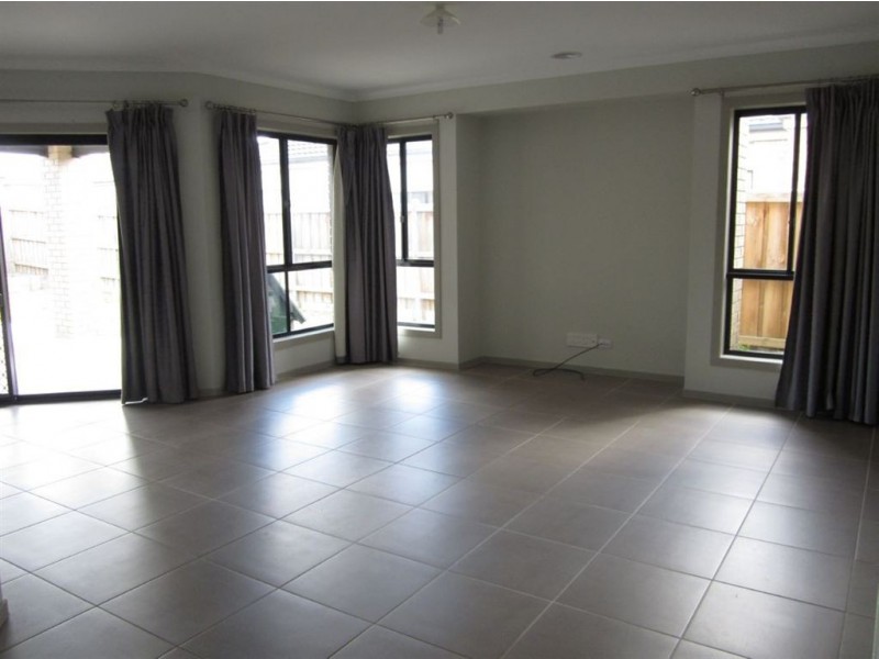 11 Springmount Street, Cranbourne North VIC 3977