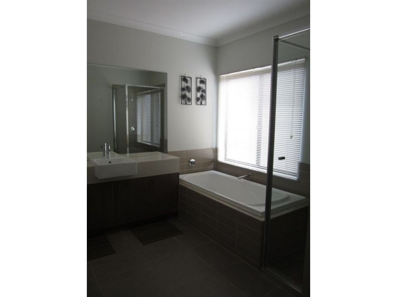 11 Springmount Street, Cranbourne North VIC 3977