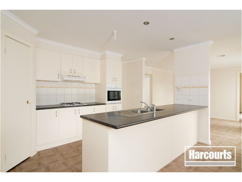 10 Oakgrove Drive, Narre Warren South VIC 3805