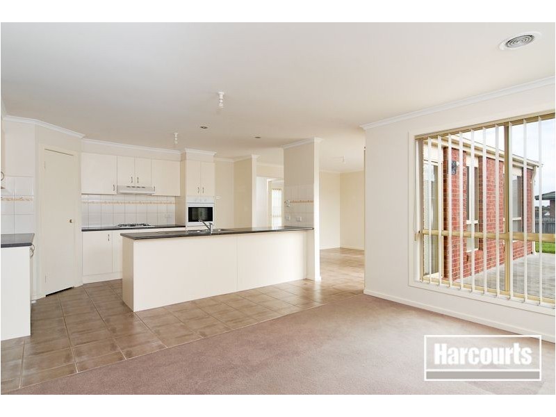 10 Oakgrove Drive, Narre Warren South VIC 3805