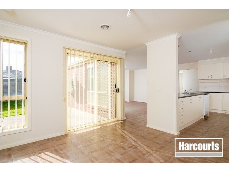 10 Oakgrove Drive, Narre Warren South VIC 3805