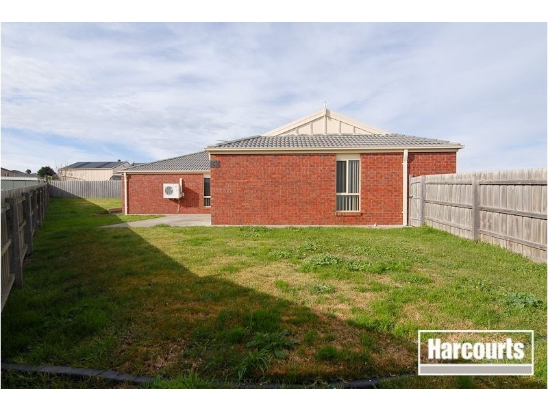 10 Oakgrove Drive, Narre Warren South VIC 3805