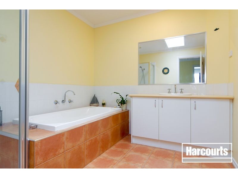 14 Oliver Court, Narre Warren South VIC 3805