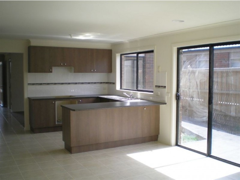 82 Ridgemont Drive, Berwick VIC 3806