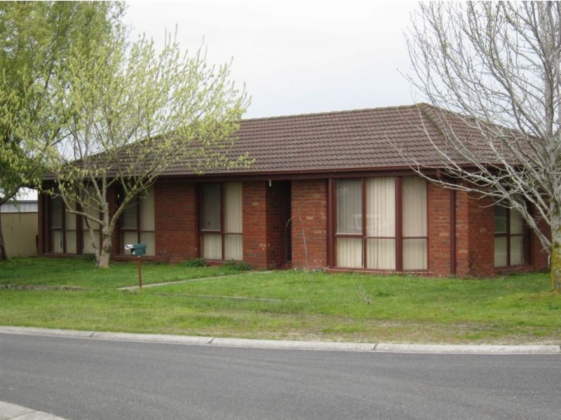 21 Maltravers Crescent, Cranbourne North VIC 3977