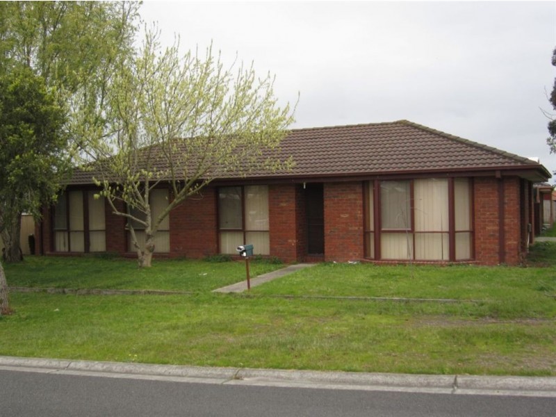 21 Maltravers Crescent, Cranbourne North VIC 3977
