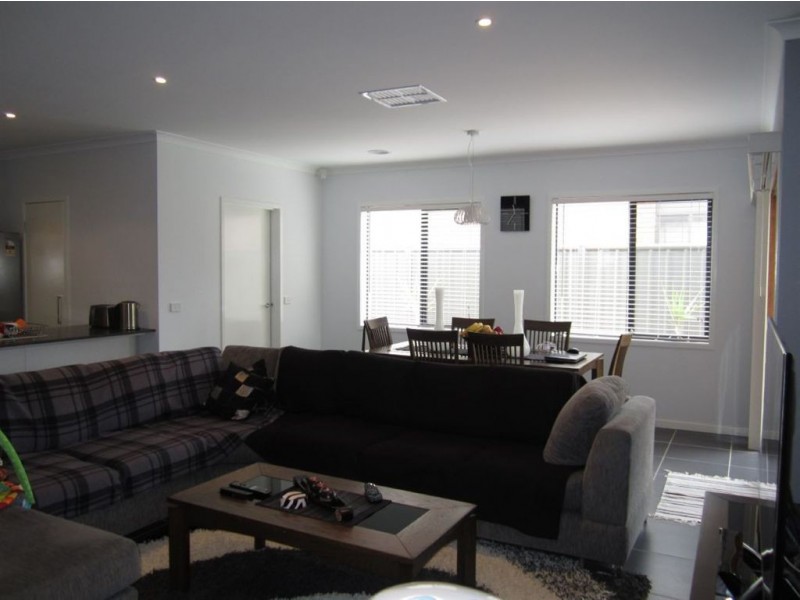 61 Sabel Drive, Cranbourne North VIC 3977