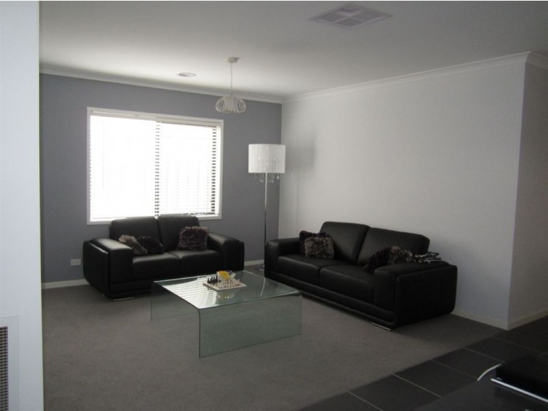 61 Sabel Drive, Cranbourne North VIC 3977