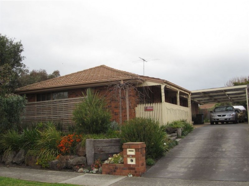 14 Brentwood Drive, Cranbourne North VIC 3977