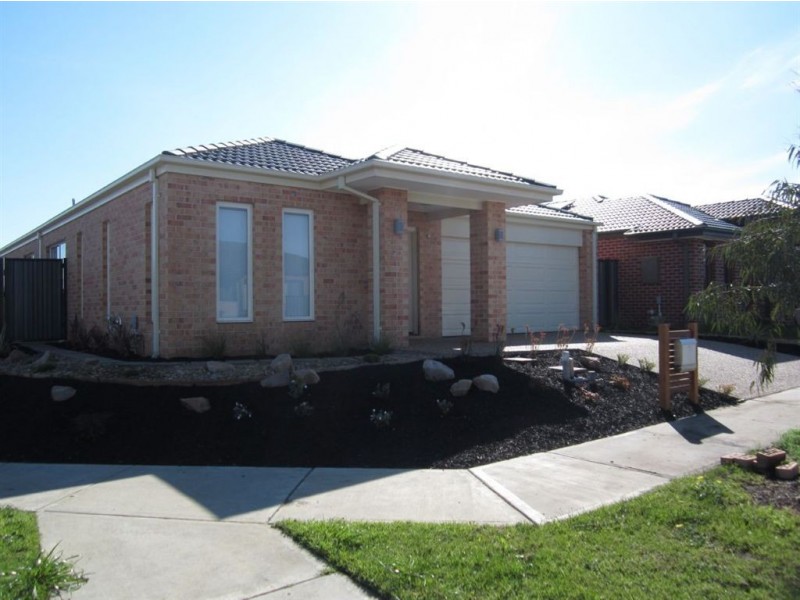 1 Holsteiner Terrace, Clyde North VIC 3978
