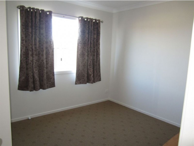 1 Holsteiner Terrace, Clyde North VIC 3978