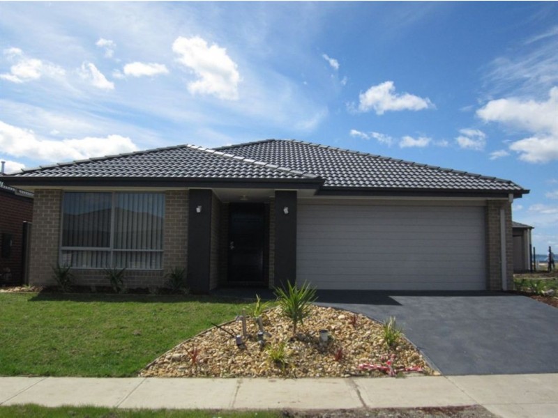 6 Jutland Close, Clyde North VIC 3978