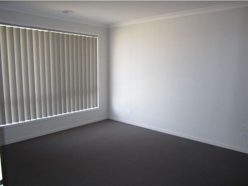 6 Jutland Close, Clyde North VIC 3978