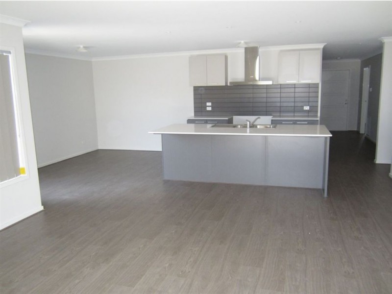 6 Jutland Close, Clyde North VIC 3978