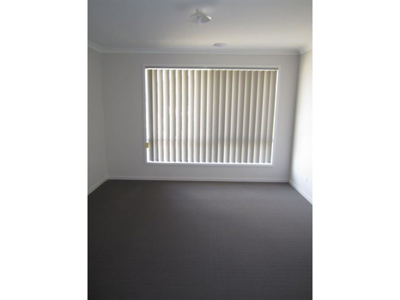 6 Jutland Close, Clyde North VIC 3978