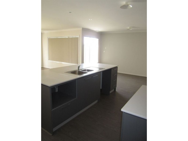 6 Jutland Close, Clyde North VIC 3978