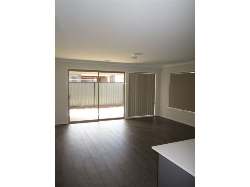 6 Jutland Close, Clyde North VIC 3978