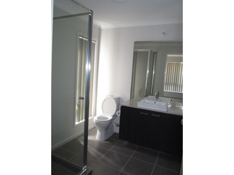 6 Jutland Close, Clyde North VIC 3978