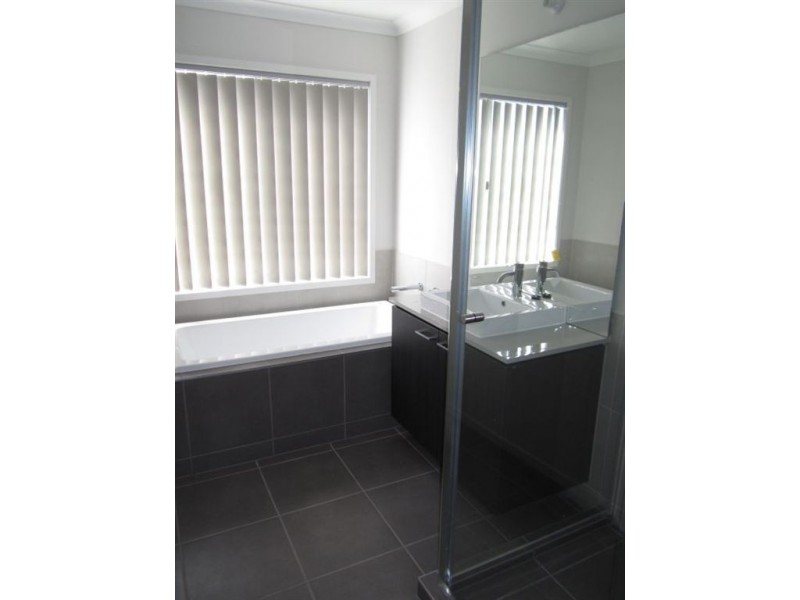 6 Jutland Close, Clyde North VIC 3978