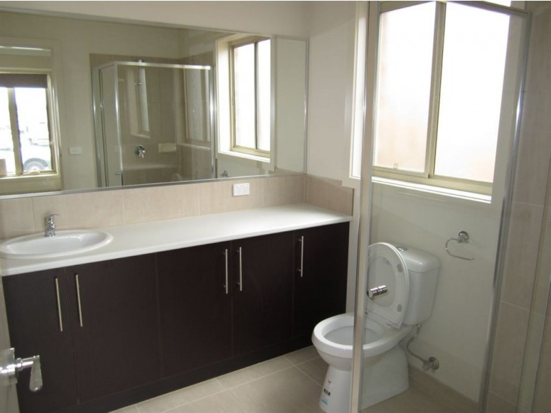 12 Copernicus Circuit, Cranbourne VIC 3977