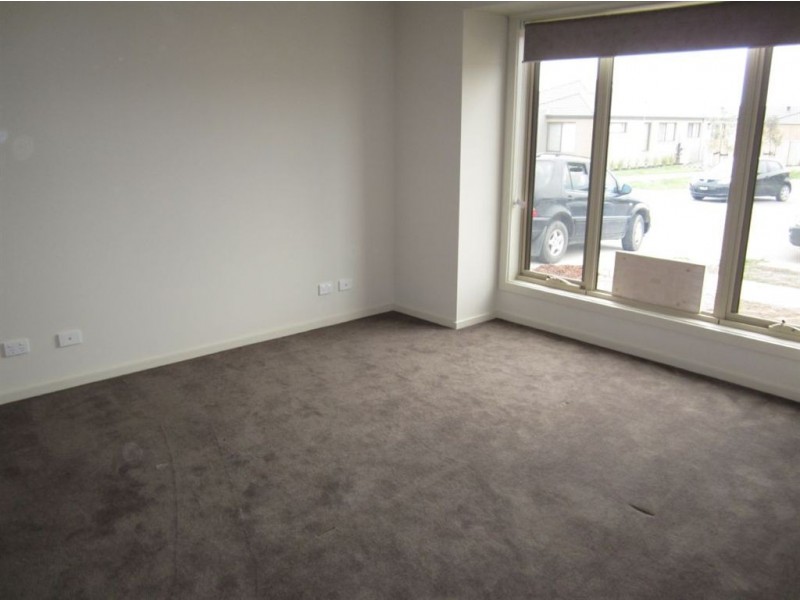 12 Copernicus Circuit, Cranbourne VIC 3977