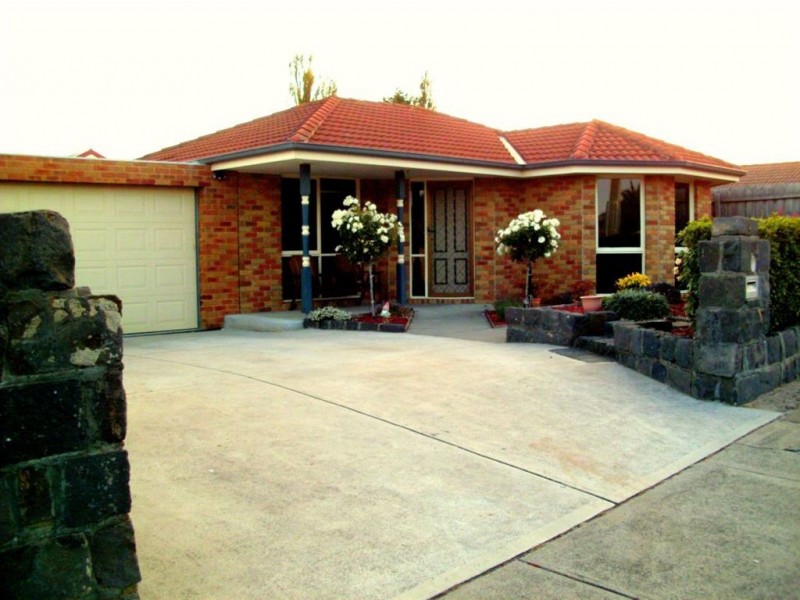 4 Rodney Court, Skye VIC 3977