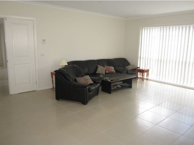 72 Mountainview Blvd, Cranbourne North VIC 3977