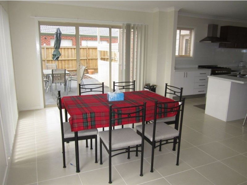 72 Mountainview Blvd, Cranbourne North VIC 3977