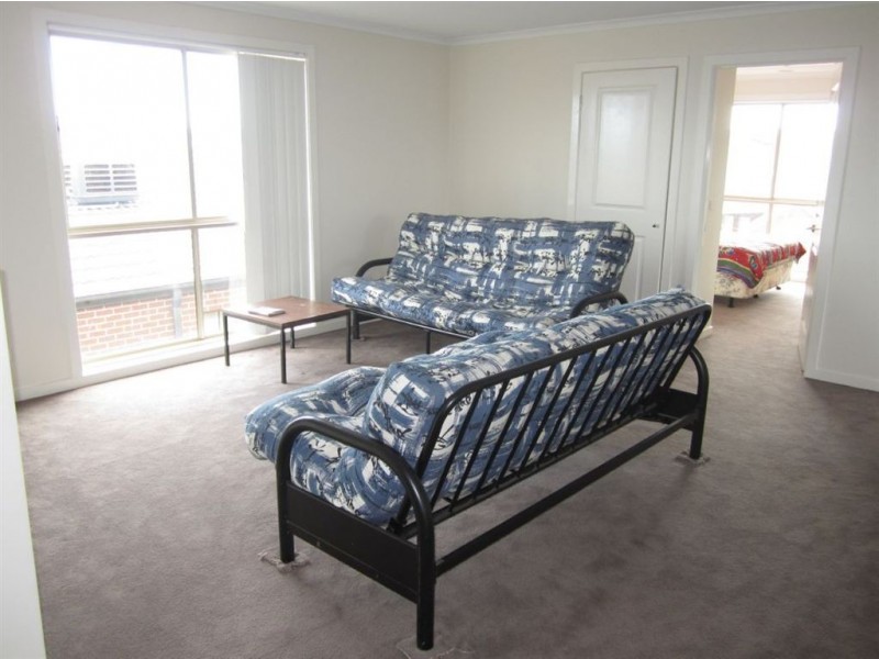 72 Mountainview Blvd, Cranbourne North VIC 3977