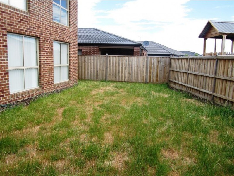 72 Mountainview Blvd, Cranbourne North VIC 3977