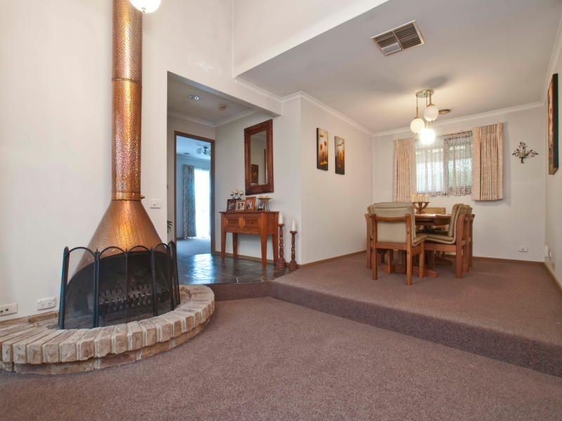 19 Waverley Park Drive, Cranbourne North VIC 3977