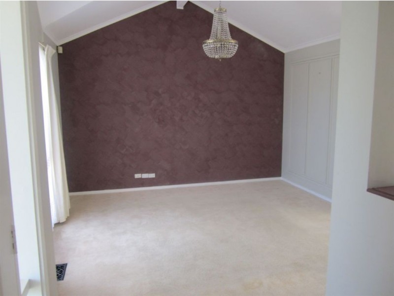 24 Baringa Park Drive, Narre Warren South VIC 3805