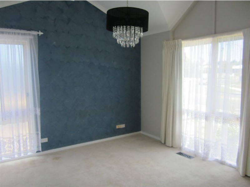 24 Baringa Park Drive, Narre Warren South VIC 3805