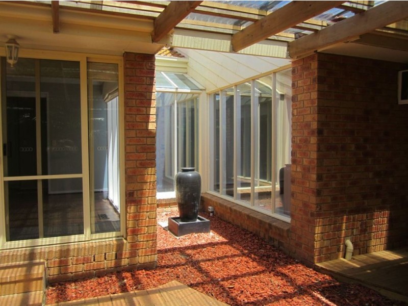 24 Baringa Park Drive, Narre Warren South VIC 3805