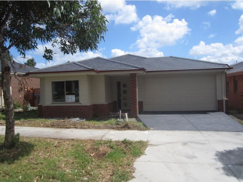 22 White Gum Way, Cranbourne North VIC 3977