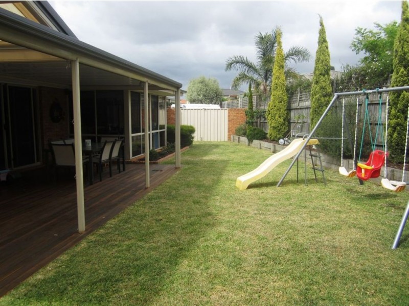 10 Pendle Close, Narre Warren South VIC 3805