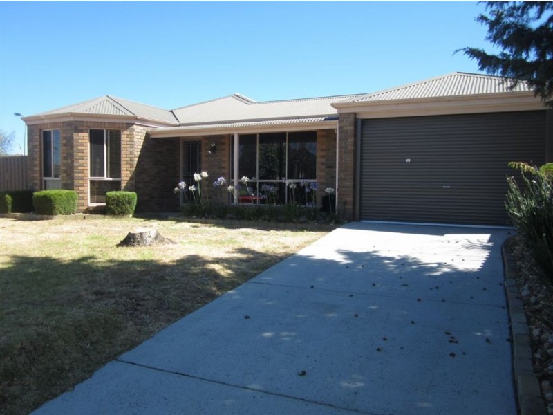 72 Strathaird Drive, Narre Warren South VIC 3805