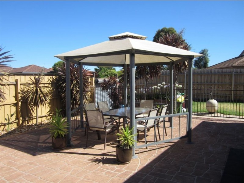 72 Strathaird Drive, Narre Warren South VIC 3805