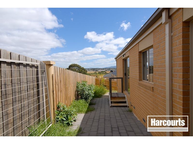 10/284 Pound Rd, Hampton Park VIC 3976