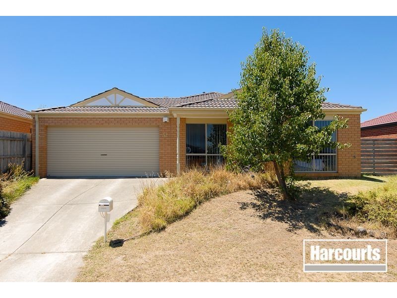 32 Oakland Drive, Hampton Park VIC 3976