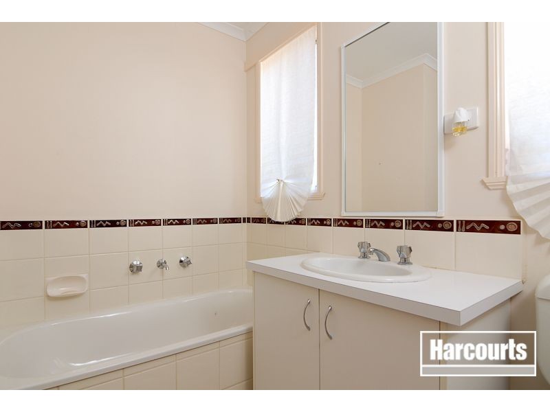 32 Oakland Drive, Hampton Park VIC 3976