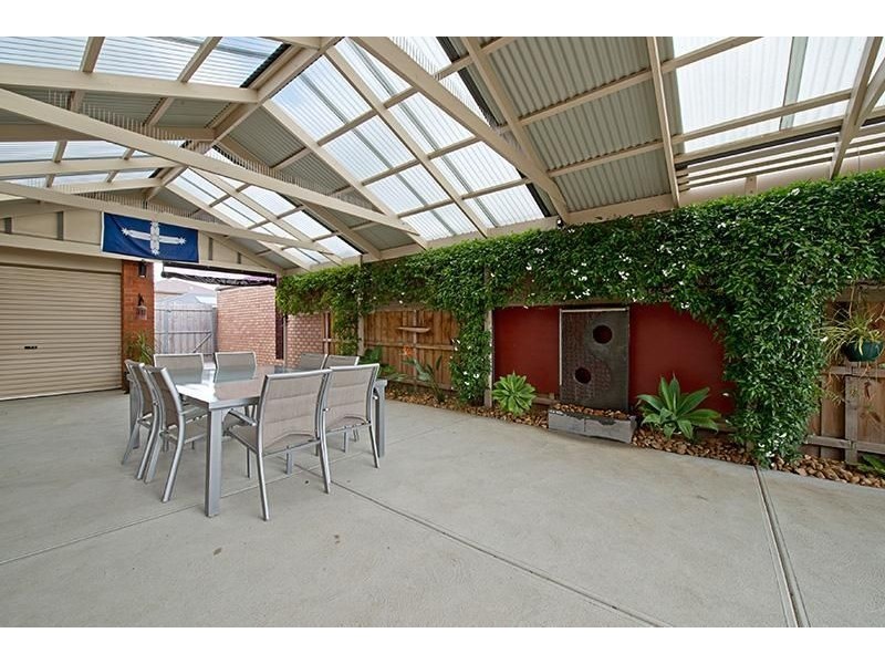 11 Bronson Circuit, Cranbourne North VIC 3977