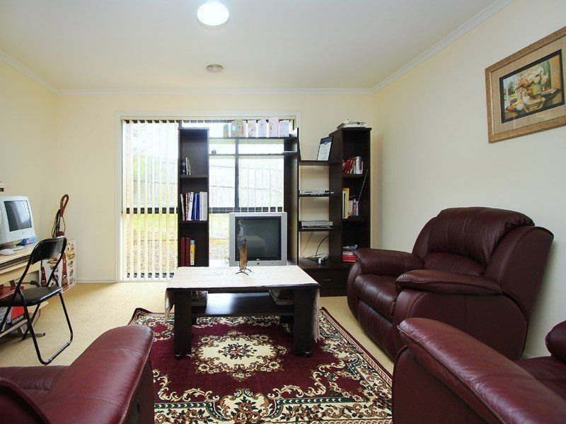 2 Windsor Grange Court, Skye VIC 3977