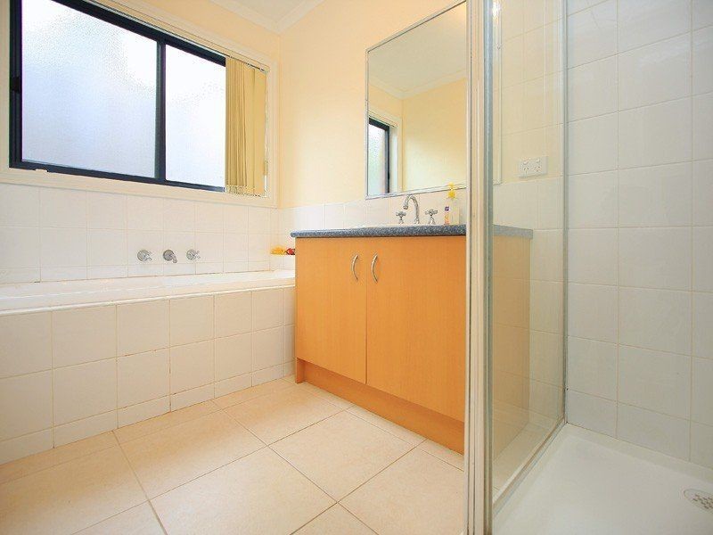 2 Windsor Grange Court, Skye VIC 3977