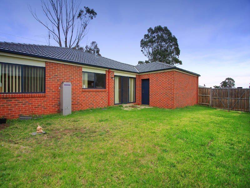 2 Windsor Grange Court, Skye VIC 3977