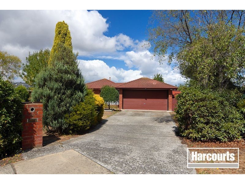 13 Reeves Court, Hampton Park VIC 3976