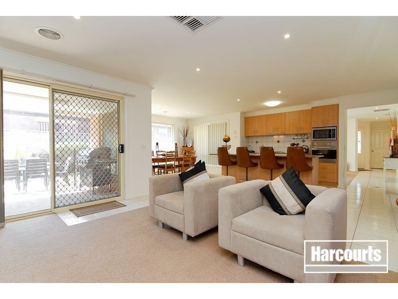 16 Meadowlands Way, Berwick VIC 3806