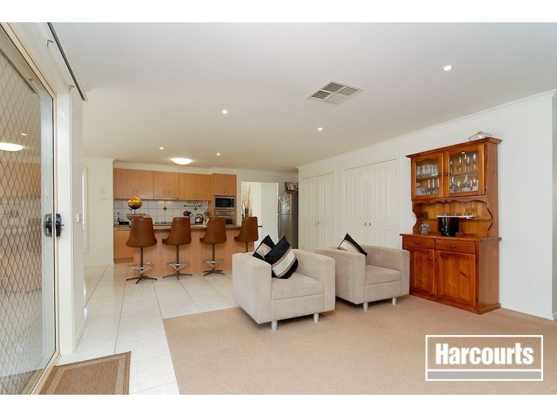 16 Meadowlands Way, Berwick VIC 3806