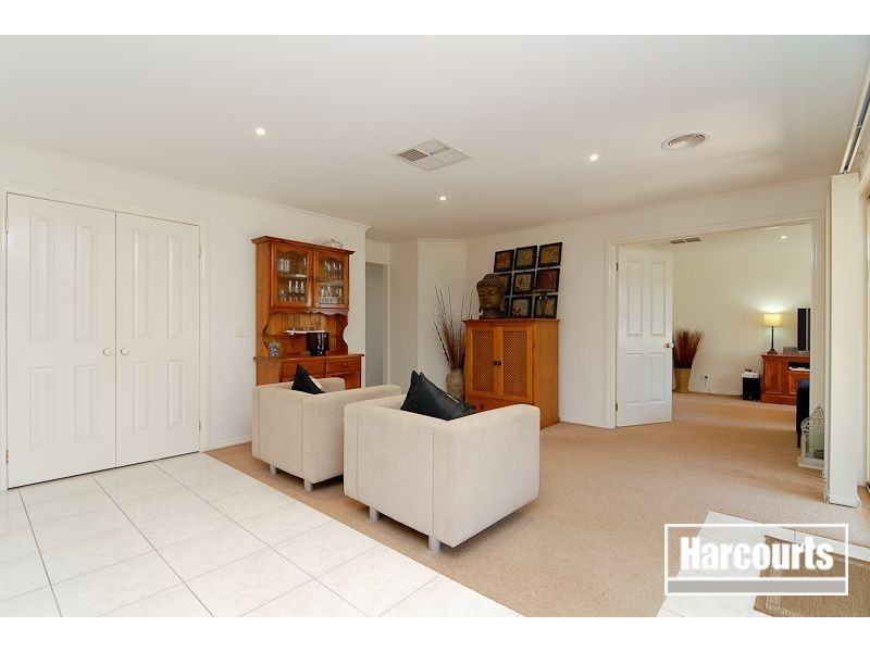 16 Meadowlands Way, Berwick VIC 3806